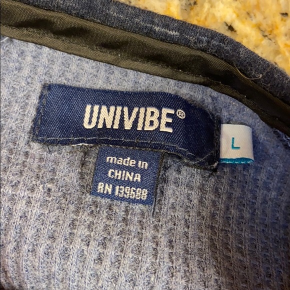 Boy’s 2 thermal tops univibe Large GUC - Picture 7 of 9